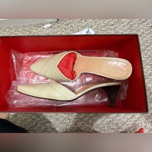 Bally Trifola Cream Leather Mules Size 8 Pointed Toe Quiet Luxury Designer